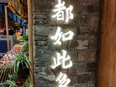 去年秋天我与老张在成都咖啡馆相见，他因工作身体亮红灯